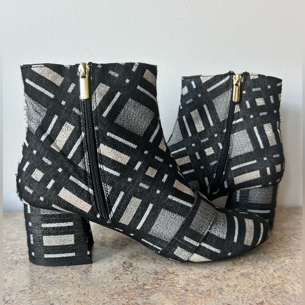 Bleecker & Bond Lacey Boots in black and silver geometric pattern size 10M - Picture 4 of 8
